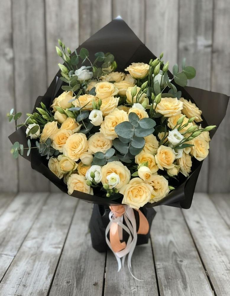 Букет цветов из: Розы и Лизиантусы в Нефтекумске