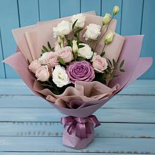 Букет цветов из:  Розы и Лизиантусы в Нефтекумске