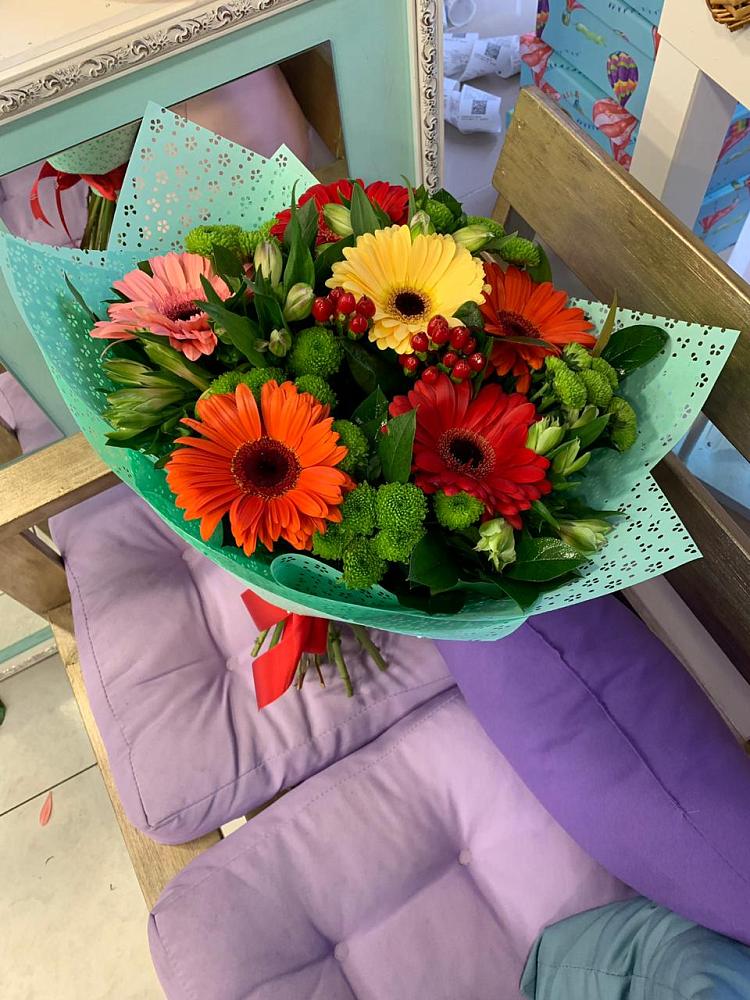 Букет цветов из: Герберы, Хризантемы и Альстромерии в Нефтекумске