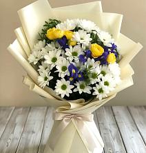 Букет цветов из:  Ирисы, Хризантемы и Розы в Нефтекумске