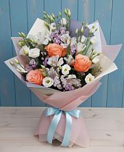 Букет цветов из:  Лизиантусы, Розы, Альстромерии и Гипсофила в Нефтекумске