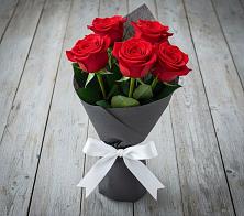 Букет 5 Красных роз Эдлесс Лав в Нефтекумске